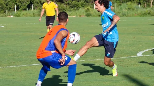 Valdivia atuou no jogo treino do Cuiabá (Foto: AssCom Dourado)