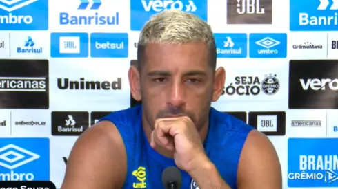 Foto: Reprodução/YouTube - Diego Souza: renovou seu contrato com o Grêmio após saída ser anunciada