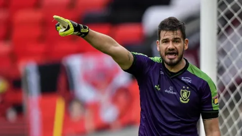 Matheus Cavichioli se destaca no América-MG (Foto: Thiago Ribeiro/AGIF)