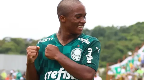 Foto: Marcello Zambrana/AGIF | Endrick tem 172 jogos e 167 gols pela base palmeirense