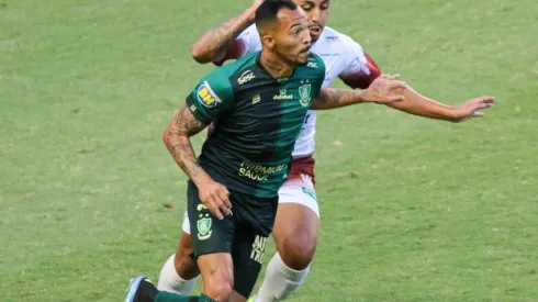 Joseph vai a público e afirma que titularidade da equipe está em aberto: