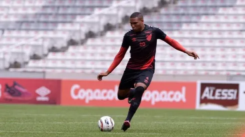 Matheus Felipe em treino do Athletico — Foto: Fabio Wosniak/Athletico