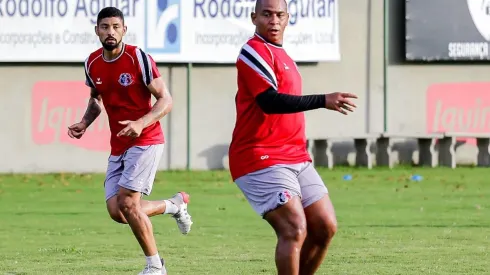 Foto: Rafael Vieira/AGIF - Santa Cruz trouxe vários reforços, entre eles o atacante Walter