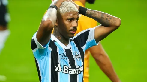 Foto: Pedro H. Tesch/AGIF - Jean Pyerre não é o único a sair do Grêmio; meia Patrick vai por empréstimo a clube de Portugal
