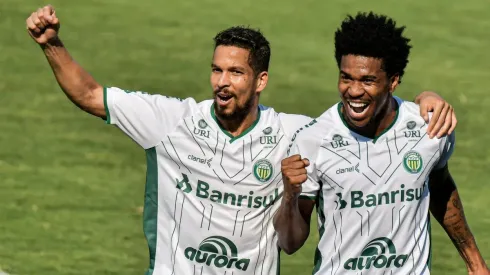 Foto: Thiago Ribeiro/AGIF - Muriel (à esquerda) vai fazer sua estreia oficial com a camisa do Figueirense