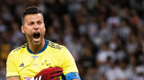 - Fábio saiu do Cruzeiro e acertou com o Fluminense