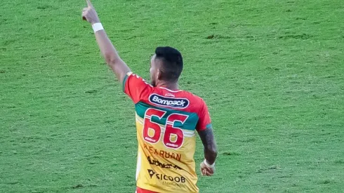 Foto: R.Pierre/AGIF - Alex Ruan em ação pelo Brusque