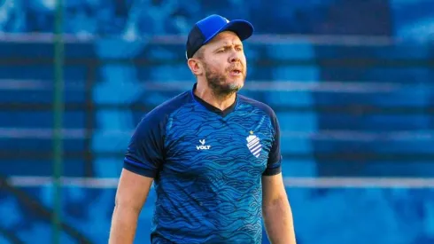 Foto: (Flickr Oficial CSA/Morgana Oliveira/CSA) - Mozart não descartou uma mudança tática no CSA