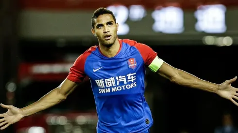 Wang HE/Getty Images - Alan Kardec festejando gol na China