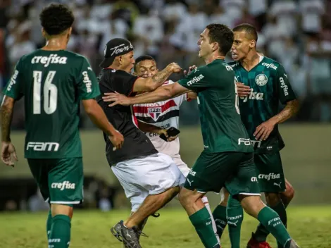 Torcedores invadem gramado na Copinha e tentam agredir jogadores do Palmeiras