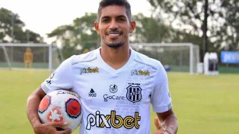 Pedro Júnior, atacante da Ponte Preta (Foto: Divulgação/Ponte Preta)