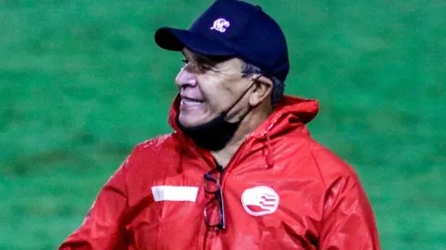 Foto: Rafael Vieira/AGIF | Hélio dos Anjos escalou metade do elenco com joias da base