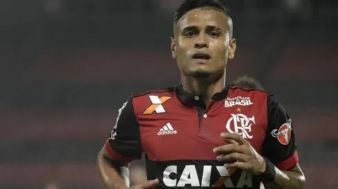 Éverton com a camisa do Flamengo (Foto: Alexandre Loureiro/Getty Images)