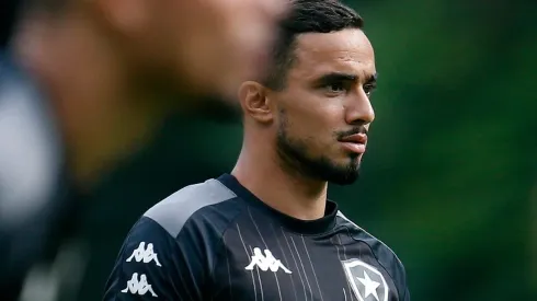 Foto: Vitor Silva/Botafogo/Divulgação - Rafael: problema logo no primeiro jogo oficial da temporada