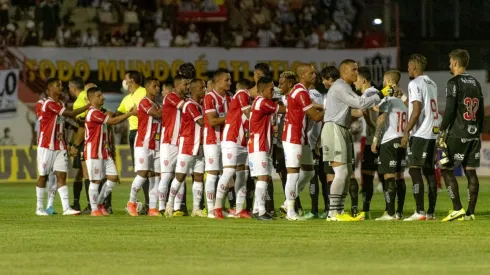 Foto: Alessandra Torres/AGIF – Atlético e Vila Nova emprestaram em 1 a 1
