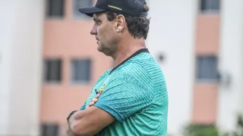 Foto: (Twitter Oficial Sampaio Corrêa/Ronald Felipe/SCFC) - João Brigatti continua tendo um time de desfalques no Sampaio Corrêa