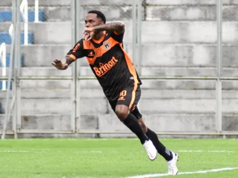 Patrick Vieira celebra estreia com gol pelo Manauara