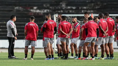 Rafael Melo/Santa Cruz – Leston Júnior e elenco do Santa Cruz