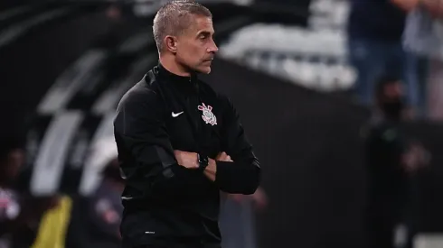 Foto: Ettore Chiereguini/AGIF - Sylvinho, treinador do Corinthians
