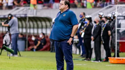 Foto: Rafael Vieira/AGIF – Guto Ferreira celebrou o bom resultado em Campina Grande