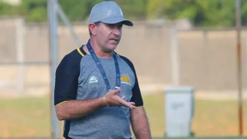 Foto: (Twitter Oficial Criciúma/Celso da Luz/Criciúma E.C.) - Cláudio Tencati, técnico do Criciúma, ganhou mais um reforço para a temporada 2022