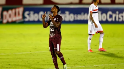 Thiago Calil/AGIF. Apesar do carinho e identificação com o Ferrinha, futuro de Mezenga ainda não é conclusivo.