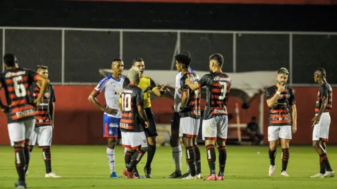 Foto: Jhony Pinho/AGIF - Primeiro Ba-Vi do ano terminou empatado em 1 a 1
