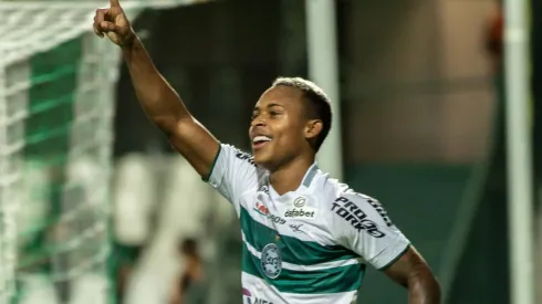 Foto: Robson Mafra/AGIF – Igor Paixão: vem se destacando no Coxa neste início de temporada