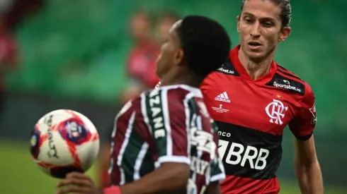 Foto: Andre Borges/NurPhoto via Getty Images - Filipe Luís deve atuar de terceiro zagueiro em Fla-Flu