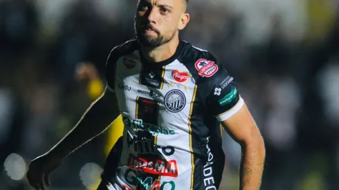 Foto: André Jonsson/OFEC. Paulo Sérgio comemora o gol em sua estreia na temporada pelo Operário-PR.