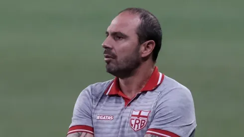 Foto: (Marcello Zambrana/AGIF) - Allan Aal, técnico do CRB, terá um retorno importante para o clássico contra o CSA