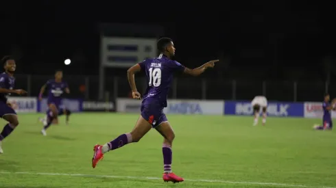 Taylon chegou aos 50 gols no Persita (Foto: Persita)