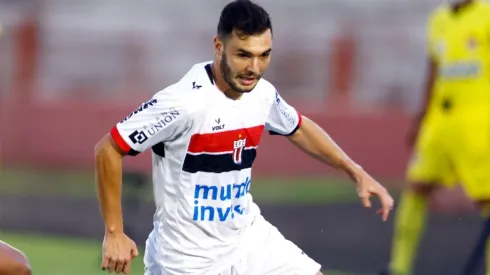Foto: Thiago Calil/AGIF - Jean Victor em ação pelo Botafogo-SP