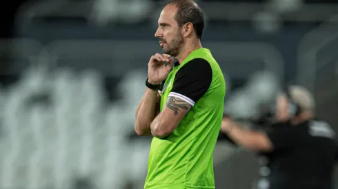 Foto: (Jorge Rodrigues/AGIF) – Allan Aal não vem sendo unanimidade no CRB