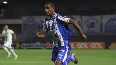 Foto: (Flickr Oficial CSA/Morgana Oliveira) – Gabriel virou dúvida no CSA após ter se machucado na última terça (8)