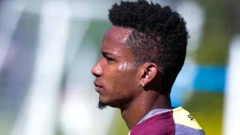 Foto: Marcello Zambrana/AGIF – Thiago Mendes e mais um foram procurados pelo Flamengo