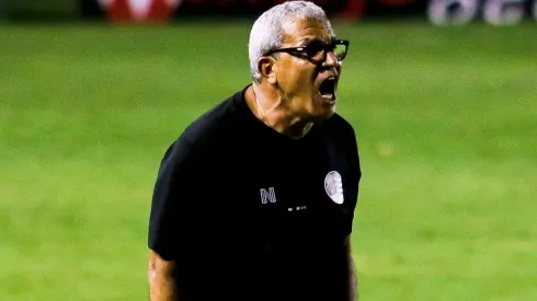 Foto: (Rafael Vieira/AGIF) - Hélio dos Anjos 'rompeu o silêncio' após confusões marcarem a quarta-feira (9) do Náutico