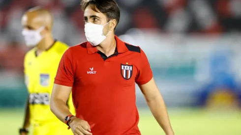 Foto: Thiago Calil/AGIF - Leandro Zago, treinador do Botafogo-SP