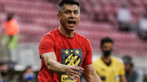 Foto: Paulo Paiva/AGIF | Gustavo Florentín optou por deixar Sabino e William Oliveira no banco de reservas