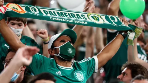 Foto: (Matthew Ashton - AMA/Getty Images) - A torcida do Palmeiras presente na final do Mundial de Clubes ganhou a imprensa internacional neste sábado (12)