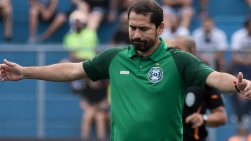 Foto: Robson Mafra/AGIF – Morínigo: reclamou da arbitragem após tropeço em casa do Coritiba