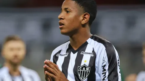 Foto: Pedro Souza/Atlético - Savinho tem interesse do Arsenal, mas Caetano cobra multa de 60 milhões de euros