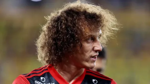 – David Luiz com a camisa do Mengão