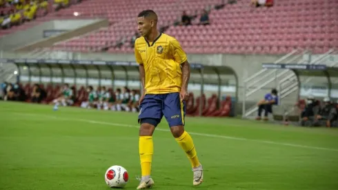 Radsney em ação com a camisa do Retrô (Foto: Retrô)