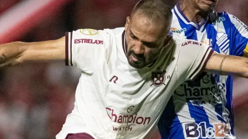 Foto: (Celio Junior/AGIF) – Anselmo Ramon foi um dos personagens do CRB no último Clássico das Multidões