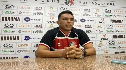 Léo Albertim/Santa Cruz - Edson Ratinho, lateral-direito do Santa Cruz