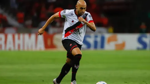 Dudu pode ter mais um jogador para disputar posição no Atlético-GO