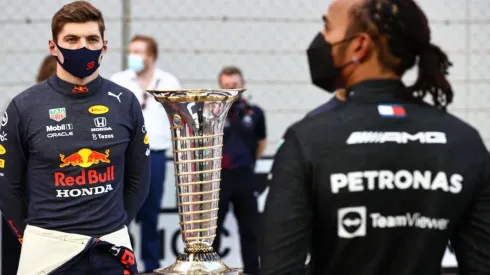 Mark Thompson/Getty Images - Verstappen e Hamilton na corrida do título da temporada passada.