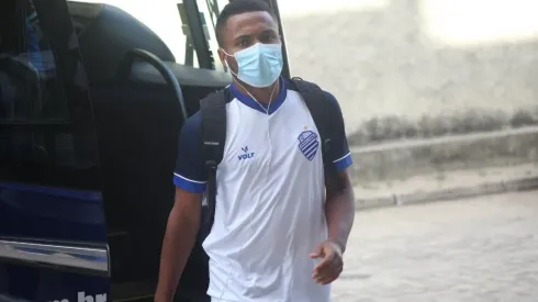 Foto: (Flickr Oficial CSA/Morgana Oliveira) - Cedric vai ganhar um novo companheiro de posição no CSA