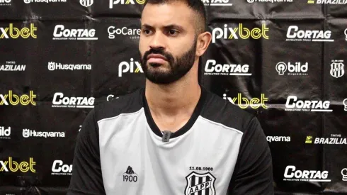 Foto: (Flickr Oficial Ponte Preta/Diego Almeida/PontePress) - Ygor Vinhas concedeu entrevista coletiva na Ponte Preta na véspera do dérbi campineiro